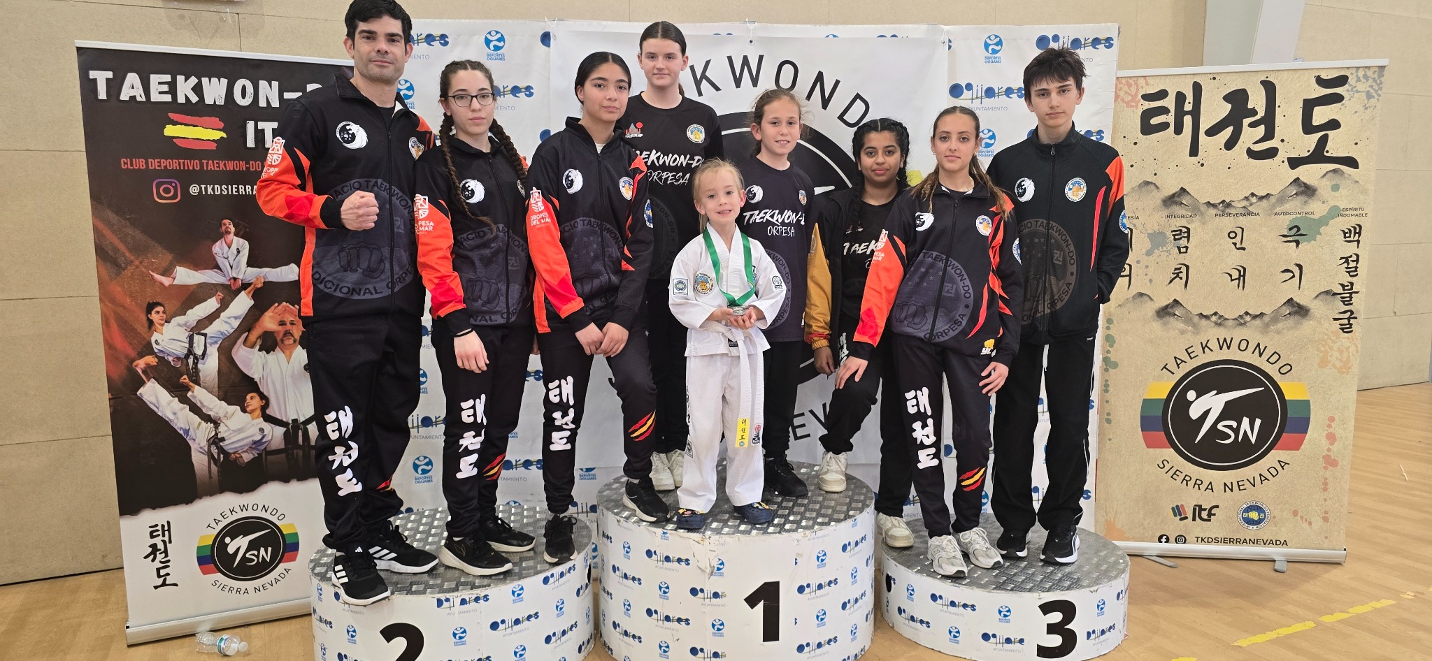 Equipo DJIK en competición de Taekwon-Do