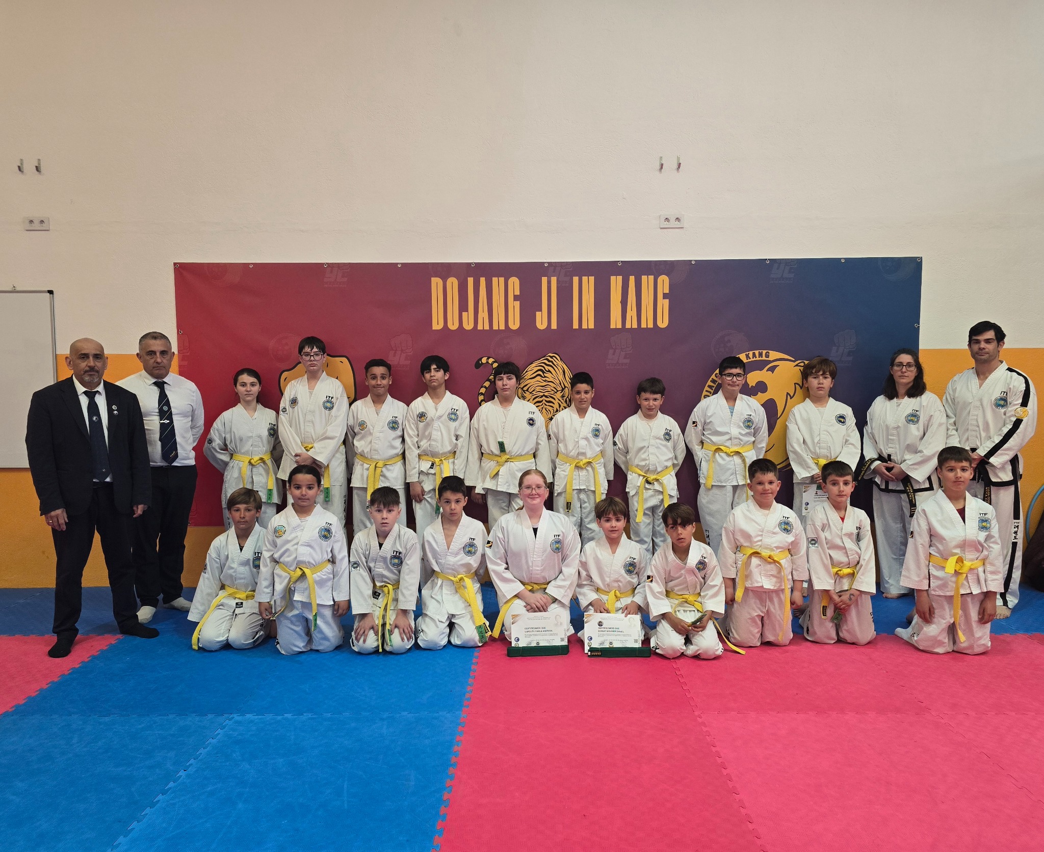 Grupo de examen de Taekwon-Do en DJIK